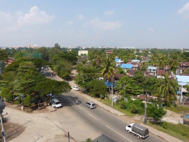 Blick ueber Yangon aus unserem Hotel (Fatherland Hotel)
